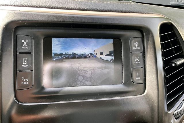 2017 Jeep Cherokee Latitude 4x4 - 23075221 - 26