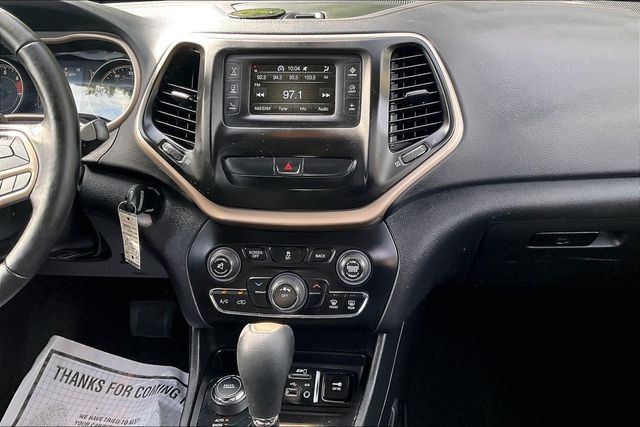 2017 Jeep Cherokee Latitude 4x4 - 23075221 - 28