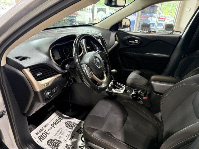 2017 Jeep Cherokee Latitude FWD - 22975781 - 11