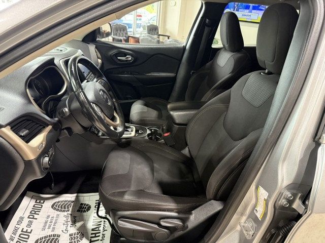 2017 Jeep Cherokee Latitude FWD - 22975781 - 12