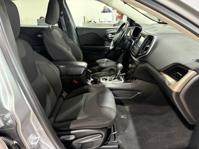 2017 Jeep Cherokee Latitude FWD - 22975781 - 24