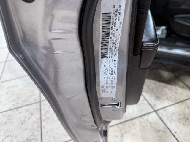 2017 Jeep Cherokee Latitude FWD - 22975781 - 28