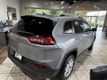 2017 Jeep Cherokee Latitude FWD - 22975781 - 3