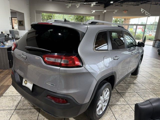 2017 Jeep Cherokee Latitude FWD - 22975781 - 3