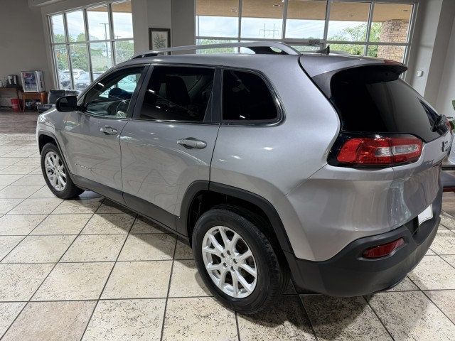 2017 Jeep Cherokee Latitude FWD - 22975781 - 4