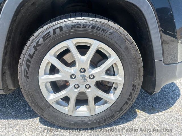 2017 Jeep Cherokee Latitude FWD - 23048266 - 9