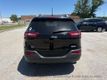 2017 Jeep Cherokee Latitude FWD - 23048266 - 2