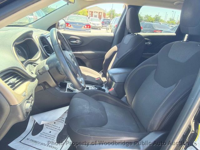 2017 Jeep Cherokee Latitude FWD - 23048266 - 4
