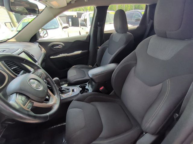 2017 Jeep Cherokee Latitude FWD - 23004315 - 13
