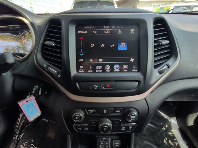 2017 Jeep Cherokee Latitude FWD - 23004315 - 16
