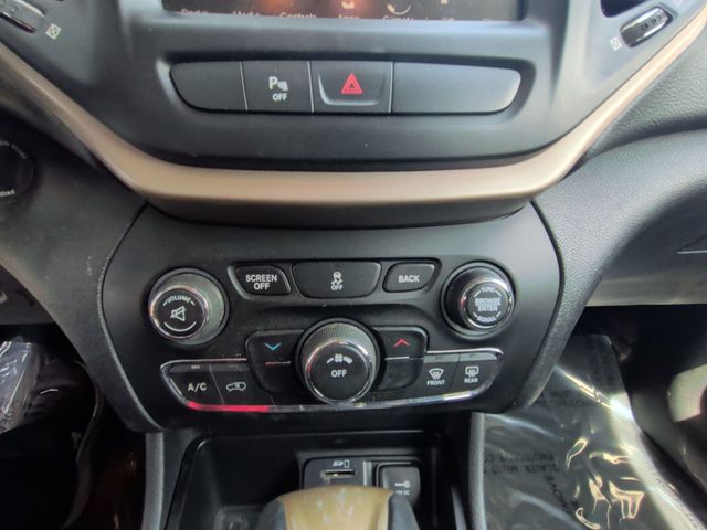 2017 Jeep Cherokee Latitude FWD - 23004315 - 18