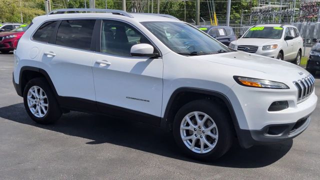 2017 Jeep Cherokee Latitude FWD - 23004315 - 1
