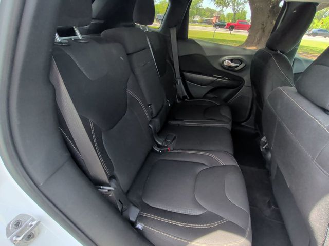 2017 Jeep Cherokee Latitude FWD - 23004315 - 20