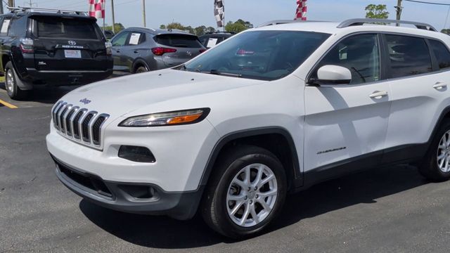 2017 Jeep Cherokee Latitude FWD - 23004315 - 3