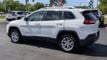 2017 Jeep Cherokee Latitude FWD - 23004315 - 5