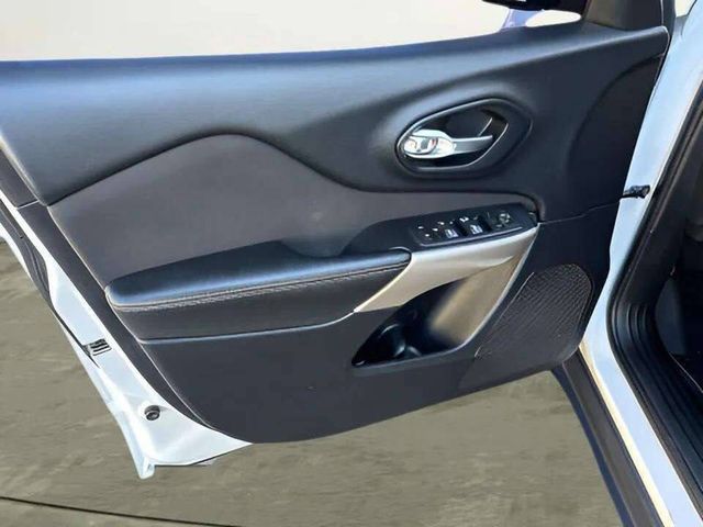 2017 Jeep Cherokee Sport 4x4 - 23005602 - 8