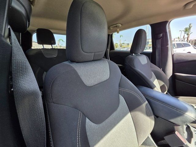 2017 Jeep Cherokee Sport FWD - 22839394 - 9