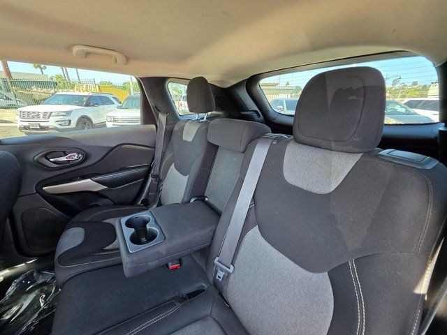 2017 Jeep Cherokee Sport FWD - 22839394 - 17