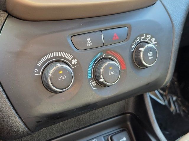 2017 Jeep Cherokee Sport FWD - 22839394 - 25