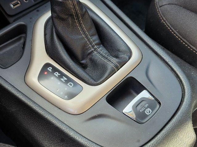 2017 Jeep Cherokee Sport FWD - 22839394 - 28