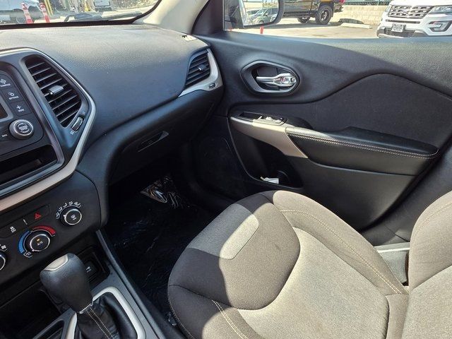 2017 Jeep Cherokee Sport FWD - 22839394 - 29