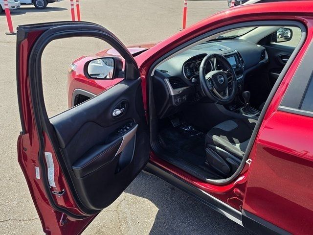 2017 Jeep Cherokee Sport FWD - 22839394 - 35