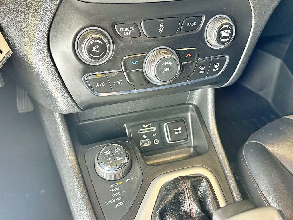 2017 Jeep Cherokee Trailhawk 4x4 - 23034213 - 26