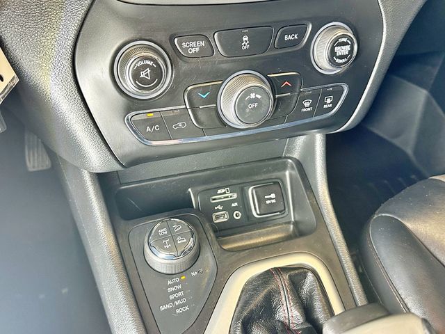 2017 Jeep Cherokee Trailhawk 4x4 - 23034213 - 26