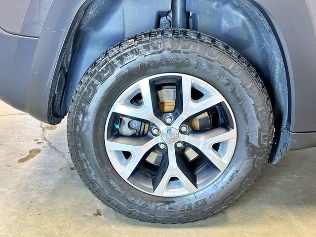 2017 Jeep Cherokee Trailhawk 4x4 - 23034213 - 38