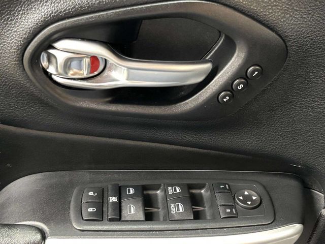 2017 Jeep Cherokee Trailhawk 4x4 4dr SUV - 23056548 - 27