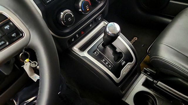 2017 Jeep Compass Latitude FWD *Ltd Avail* w/ ParkView Camera & Radio 430 - 23042557 - 16