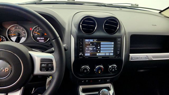 2017 Jeep Compass Latitude FWD *Ltd Avail* w/ ParkView Camera & Radio 430 - 23042557 - 17