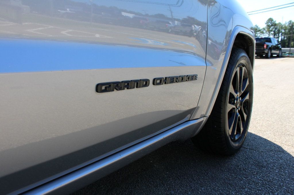 2017 Jeep Grand Cherokee Altitude photo 11