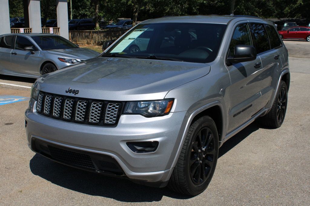 2017 Jeep Grand Cherokee Altitude photo 2