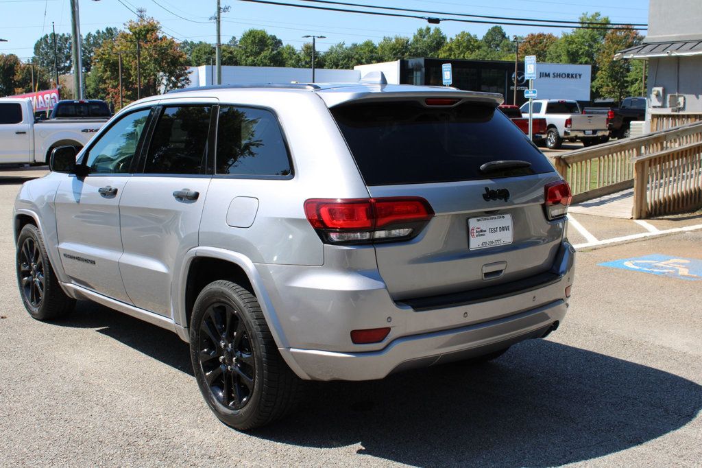 2017 Jeep Grand Cherokee Altitude photo 6