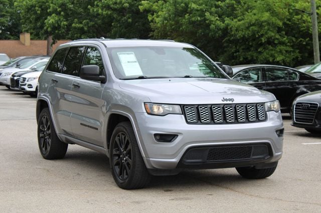 2017 Jeep Grand Cherokee Altitude 4x2 - 23023568 - 0