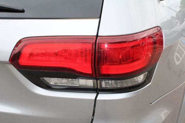 2017 Jeep Grand Cherokee Altitude 4x2 - 23023568 - 10