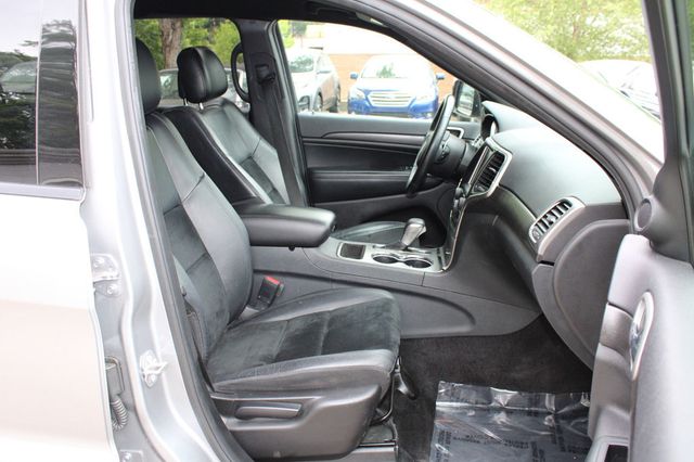 2017 Jeep Grand Cherokee Altitude 4x2 - 23023568 - 24