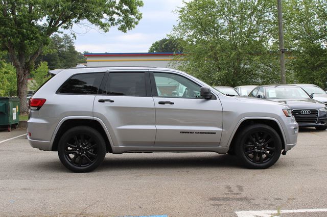 2017 Jeep Grand Cherokee Altitude's photo