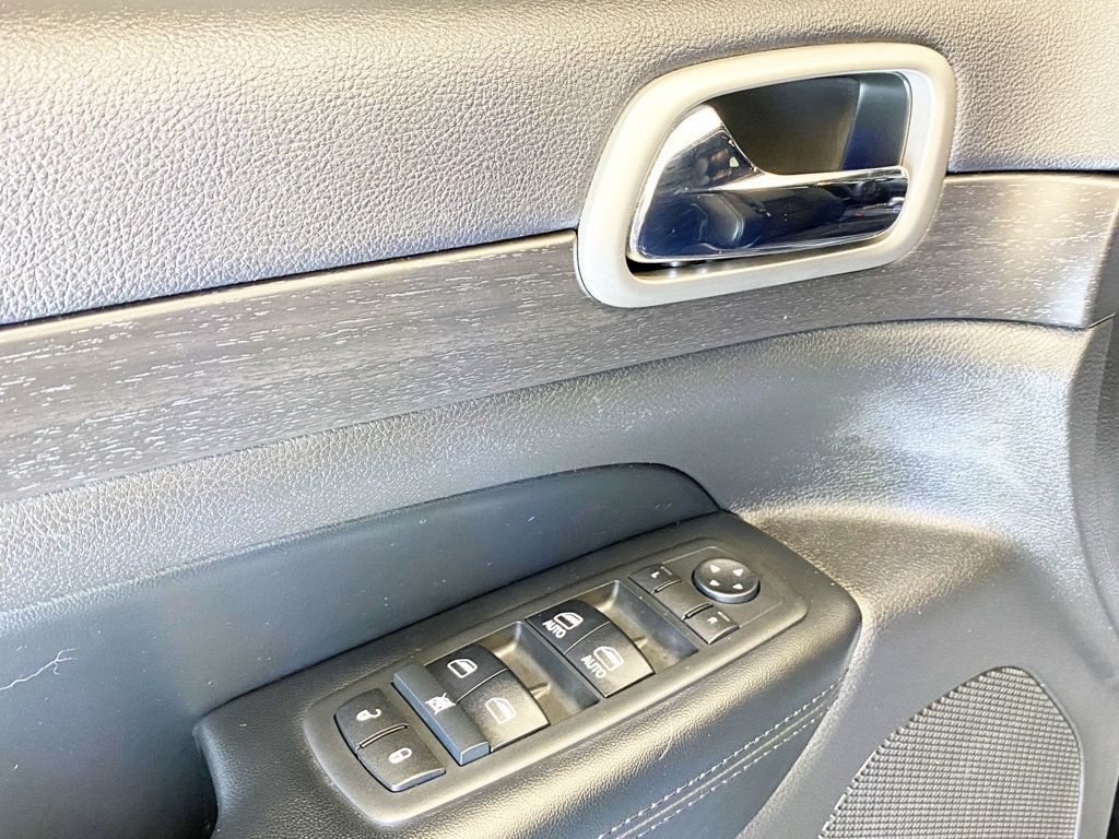 2017 Jeep Grand Cherokee Altitude photo 19