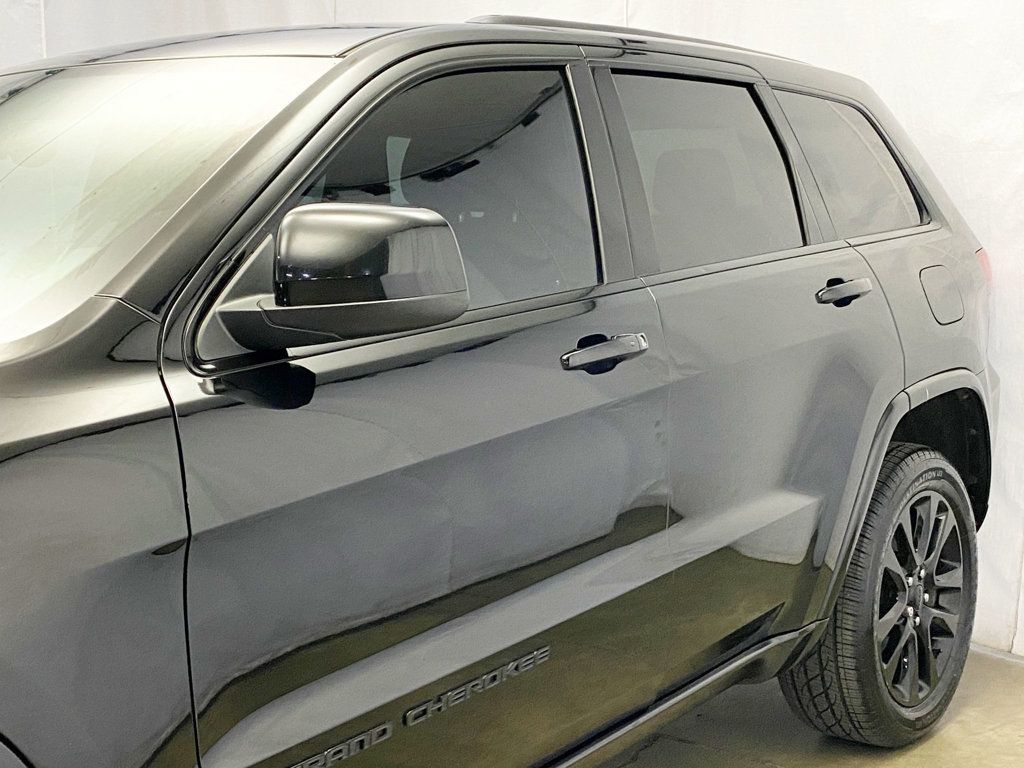 2017 Jeep Grand Cherokee Altitude photo 2