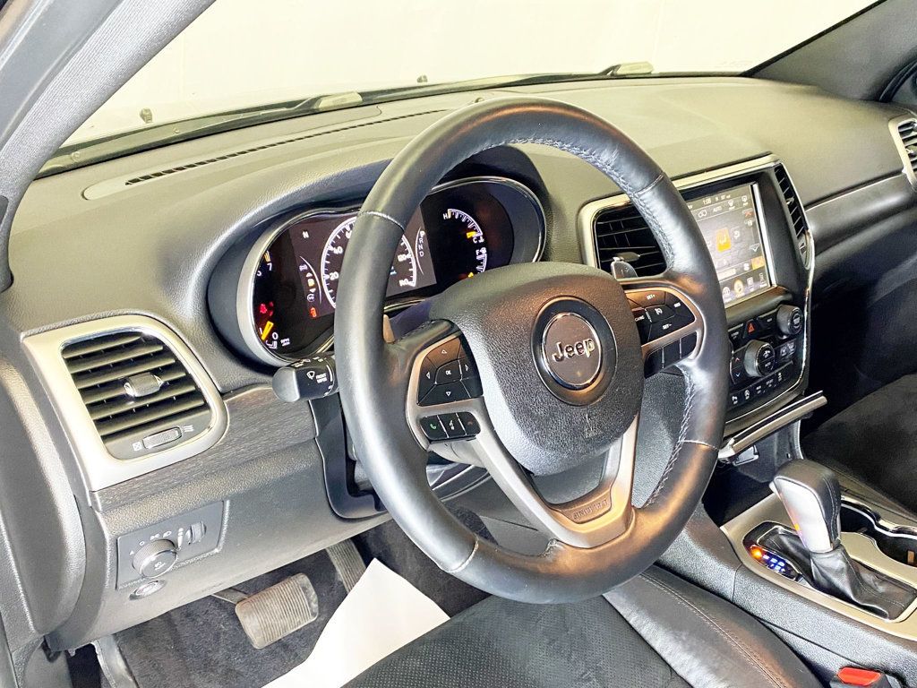2017 Jeep Grand Cherokee Altitude photo 21