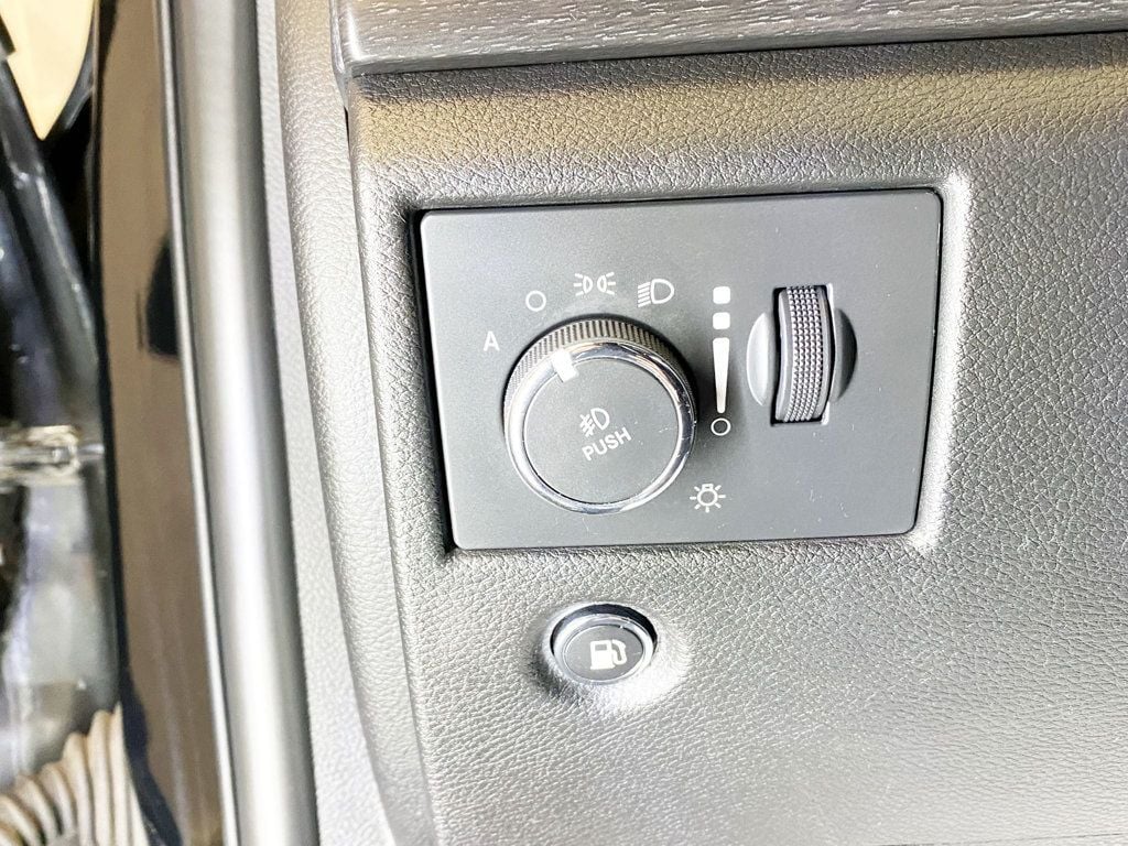 2017 Jeep Grand Cherokee Altitude photo 22