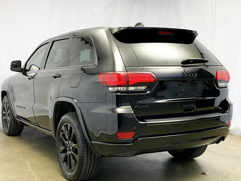 2017 Jeep Grand Cherokee Altitude photo 4
