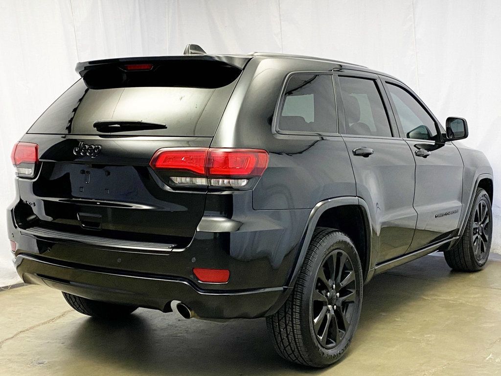 2017 Jeep Grand Cherokee Altitude photo 6