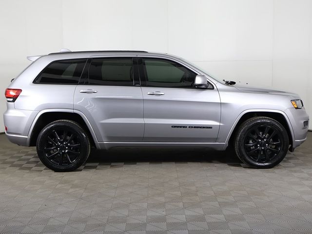 2017 Jeep Grand Cherokee Altitude 4x4 - 22956652 - 16