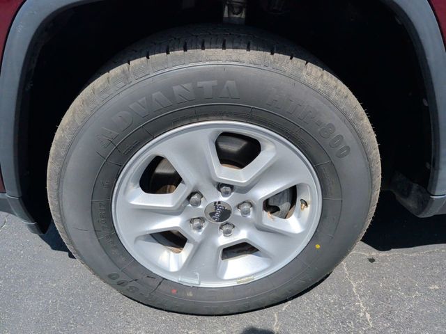 2017 Jeep Grand Cherokee Laredo 4x4 - 22995010 - 9