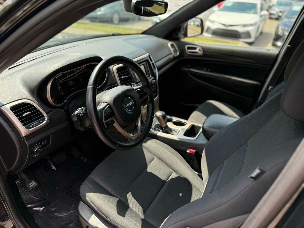 2017 Jeep Grand Cherokee Laredo photo 9