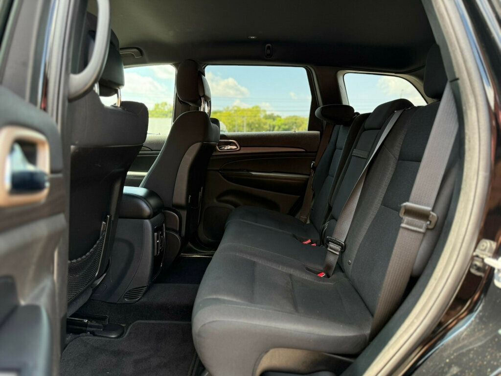 2017 Jeep Grand Cherokee Laredo photo 11