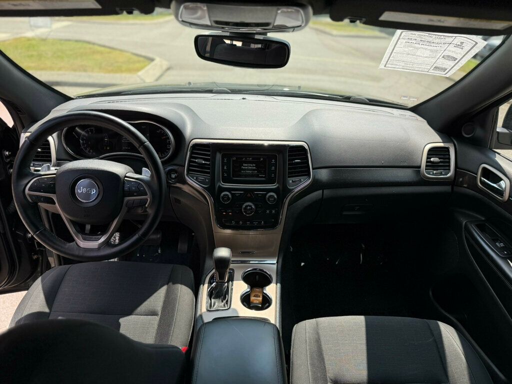 2017 Jeep Grand Cherokee Laredo photo 12
